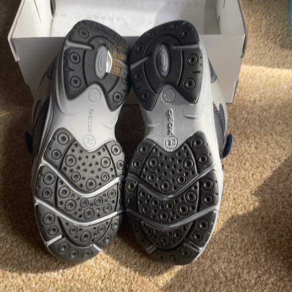 Geox new 10 1/2 - Picture 3 of 4